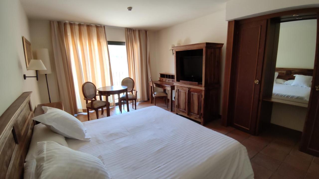 La Figuerola Hotel & Restaurant Vandellos Экстерьер фото